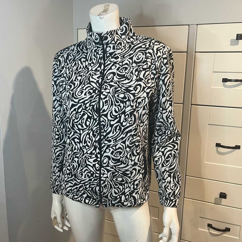 Rafael Sport. Large. Stretch. Black. White. Pockets. Full zipper.